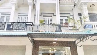 Nhà 2 lầu full nội thất kdc Hưng Phú 1