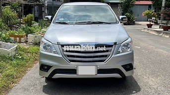 Toyota Innova model 2015 số sàn màu bạc 07 chỗ