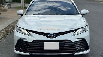 Toyota Camry 2.0Q 2022 Trắng 70.000 km