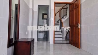 Ngay Lê Trọng Tấn sẵn cửa sổ trời và máy lạnh luôn Gần ĐH CT - VH KCN