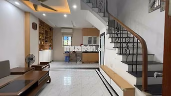 cho thuê cả nhà 4 tầng 4 ngủ. khách bếp . điện nước giá nhà nước