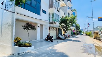 Bán nhà mặt phố 5 tầng, đường Âu Cơ, phía lẻ Hồ Tây