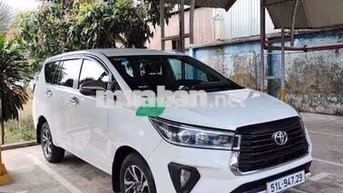 Toyota Innova 2021 Trắng 8 chỗ