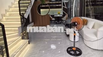 Nhà Mới 100 4,5x 15m 1lung 2pn 2wc giếng trời