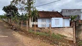 Cho thuê nhà cấp 4 củ 70 m2 có sân rộng thôn 1 xã Hoà Xuân tp Bmt