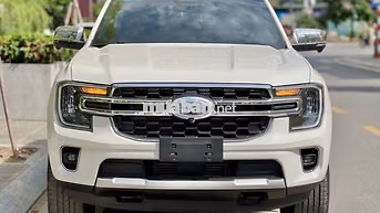 Ford Everest Titanium 2023 2.0L 4x2 AT Trắng