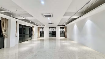 Cho thuê văn phòng Lê Văn Lương 115m2 14tr full kính mặt tiền rộng