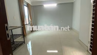 Cho thuê căn hộ mặt đường Thạch Bàn