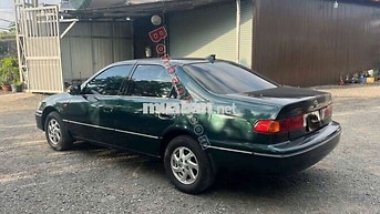 Toyota Camry XLi Xanh đậm Số sàn