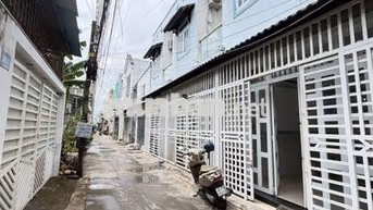 cho thuê nhà lầu mới đẹp hẻm hẻm 388 Nguyễn Văn Cừ - có 1 máy lạnh 