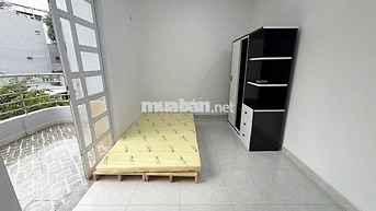 NHÀ MỚI ĐẸP, BAN CÔNG THÔNG THOÁNG, BẾP TÁCH RIÊNG BIỆT