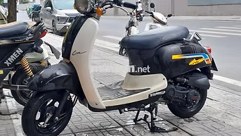 Xe máy ga Cree 50cc Đen, trắng