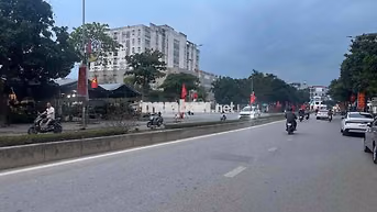 vị trí vàng, tặng nhà , đường trục 25m. k quy hoạch, dòng tiền