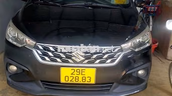 Suzuki Ertiga 7 chỗ Xăng Đen