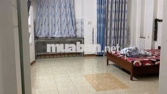 Phòng riêng q8 ban công lớn 50m2
