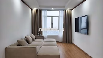 Bán căn hộ HAGL - 2PN - tầng trung - view hồ - giá tốt