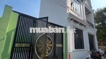 nhà mứi có sân ôtô ,gần gò vấp ,có 4pn 4wc ,có nội thất như hình
