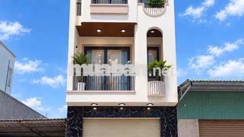 NHÀ PHỐ 5 PN - 5 WC - Có Phòng Ngủ Dưới - Giáp Vsip1 - Sân Xe Hơi