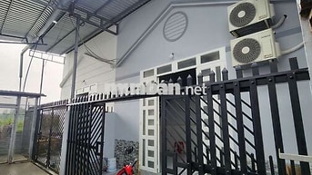 Nhà cho thuê nhà trệt lững mới tân trang mới có 2 máy lạnh mới 100%