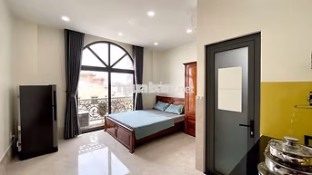 PHÒNG ĐẸP BAN CÔNG THOÁNG GẦN CHỢ HOÀNG HOA THÁM