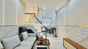 Nhà mới 100% full nội thất cao cấp dt 3x10m 1 lầu 2pn Quang Trung