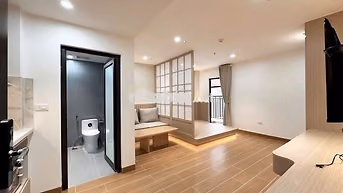 NHÀ MỚI STUDIO-  1N1K FULL ĐỒ MỚI BAN CÔNG NGAY TRUNG TÂM CẦU GIẤY