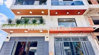 NHÀ MỚI ĐẸP. GẦN TRƯỜNG CẤP 1..2..3. TRỆT LỬNG 3 LẦU 4PN 6WC. SÂN Ô TO