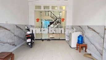 nhà mặt tiền đường đông đúc thuận tiện kinh doan buon ban 4pn 3maylanh