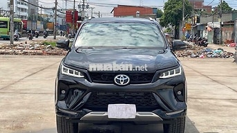 Toyota Fortuner Legender 2021 Đen 7 chỗ