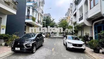 nhà 2 lầu 1 trệt Bình Chuẩn,Thuận An,Gần ngã tư miễu ông cù