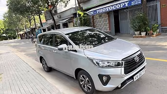 Toyota Innova Số sàn Xe gia đình Bạc