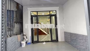 Nhà trệt 2 lầu mới hẻm Bờ Hồ Huỳnh Cương