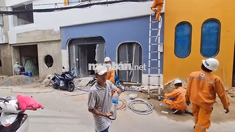 Cho thuê mặt bằng làm văn phòng hoặc cửa hàng trưng bảy, xe hơi đỗ cửa
