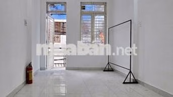 Nhà nguyên căn Nguyễn Văn Đậu, DT 3,2 x 12m Trệt + 2 lầu giá 11 tr