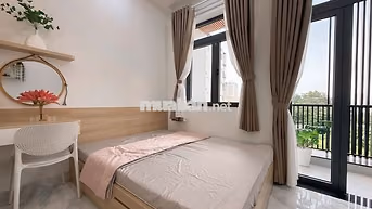 PHÒNG ĐẸP BAN CÔNG THOÁNG 5' TỚI CÔNG VIÊN ĐẦM SEN