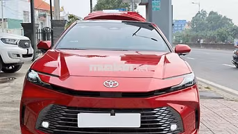 Toyota Camry 2.5Q HEV TOP 2025 Đỏ Hybrid