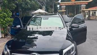 Mercedes-Benz GLC Đen Da Cao Cấp 5 Chỗ