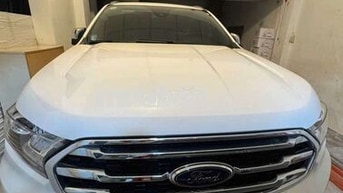 Ford Everest Titanium 2018 Trắng đi được 80,000km