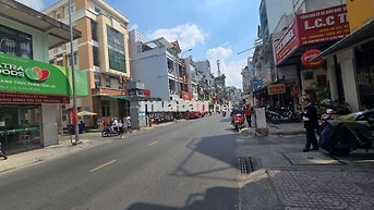 Mặt tiền KD đường Phạm Văn Hai - Có chỗ ở lại