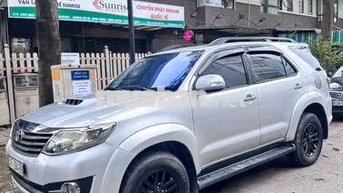 Toyota Fortuner 2015 Máy dầu Số sàn Bạc
