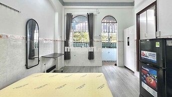 TRỐNG SẴN STUDIO ĐẦY ĐỦ NỘI THẤT NGAY KHU BÀU CÁT CÓ BAN CÔNG THOÁNG