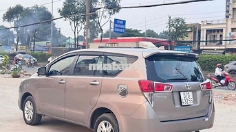 Toyota Innova 2017 7 chỗ số sàn Nâu