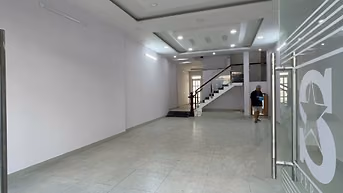 MTKD Ngay Chợ Tân Hương . DT : 5.6 x 23m . 4 Tầng . Giá : 36 triệu 