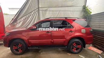 Toyota Fortuner 7 chỗ màu Đỏ 224.787 km