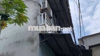 Nhà bán DT 5x5 nở hậu 6m 1 lầu 1 phòng 2 wc Gần chợ phú lạc