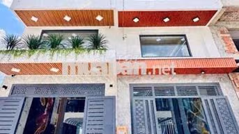 NHÀ ĐẸP. GẦN TRƯỜNG CẤP 1..2..3. TRỆT LỬNG 3 LẦU 4PN 6WC ( NỘI THẤT )