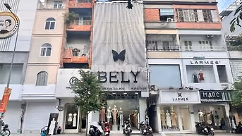 Shop thời trang 343 Võ Văn Tần, Q3. Dt: 5,5x18m, Kc: trệt 3 lầu 
