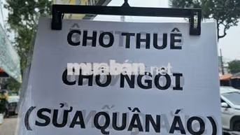 cho thuê chỗ ngồi sửa quần áo nhỏ trước shop đồ si