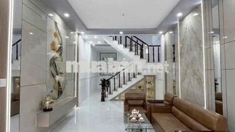 nhà mới như hình 3pn 2wc .gần chợ thiếc lê văn khương