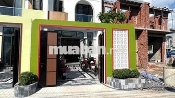 cần bán căn nhà ngay trung tâm , 3 phòng ngủ